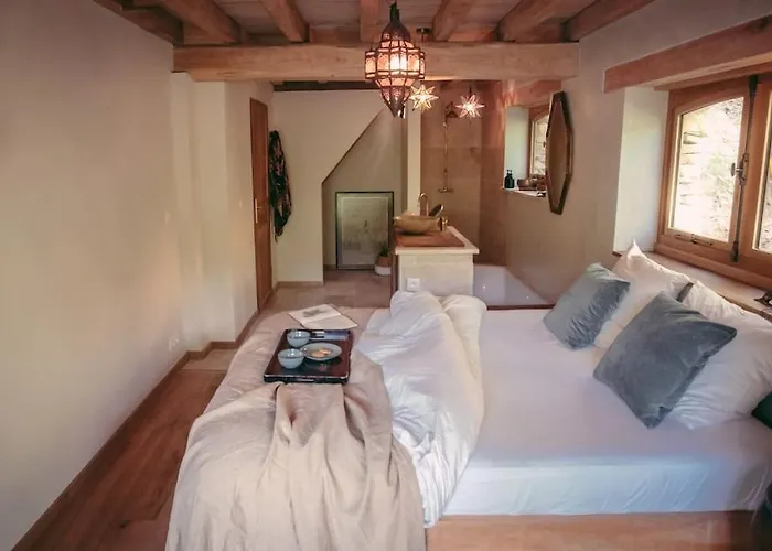 House Ii // Alauzet + Nature Hébergement de vacances Castelnau-de-Mandailles